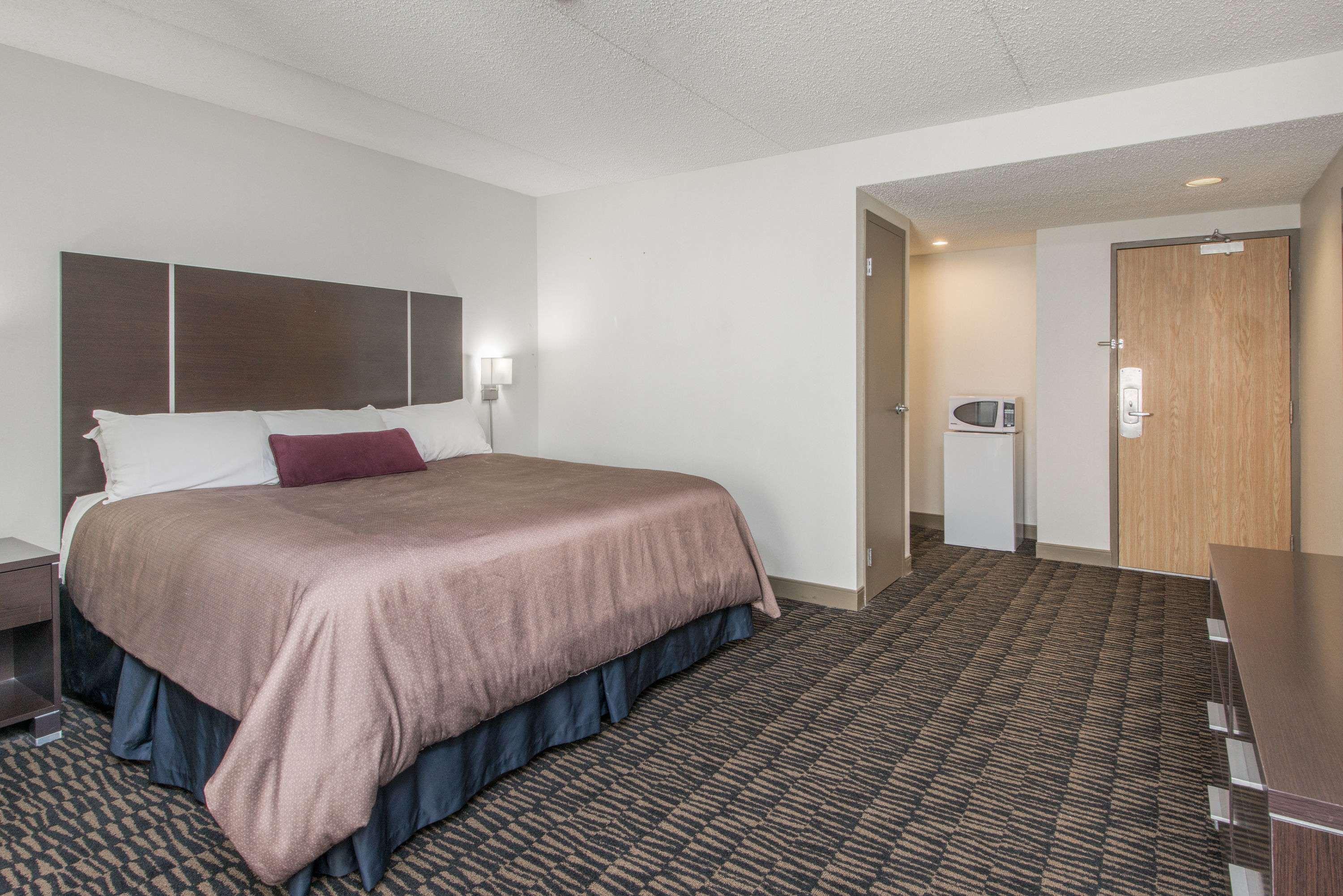 Ramada Plaza By Wyndham Niagara Falls Exterior photo