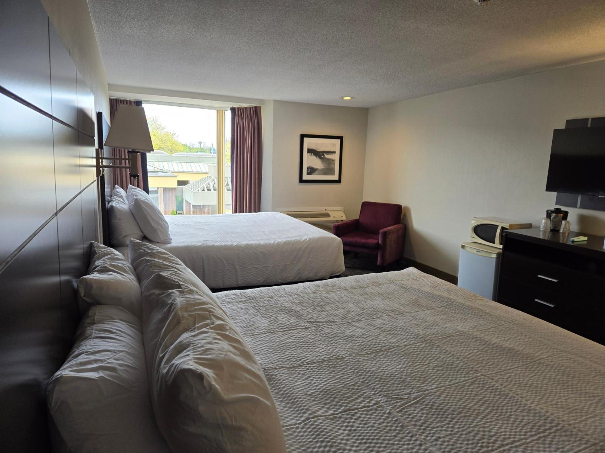 Ramada Plaza By Wyndham Niagara Falls Exterior photo