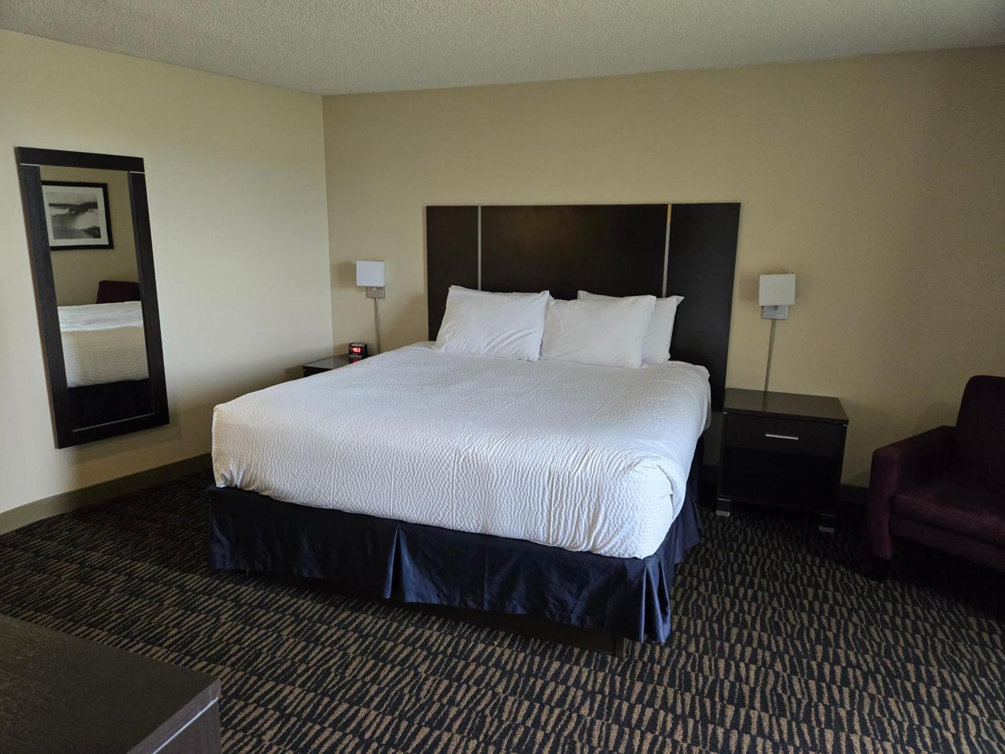 Ramada Plaza By Wyndham Niagara Falls Exterior photo